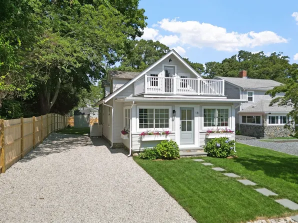 18 Cochituate Rd, Plymouth, MA 02360