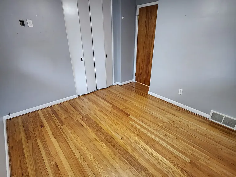 1704 Rowland Ave — Photo 8