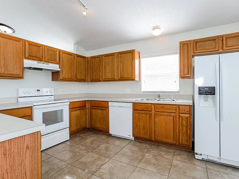 1300 Creekview Ct — Photo 7