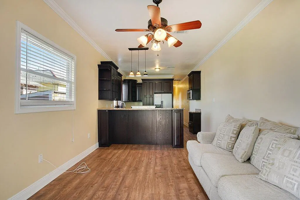 2 bed, 900 sqft, $1,650 — Photo 2