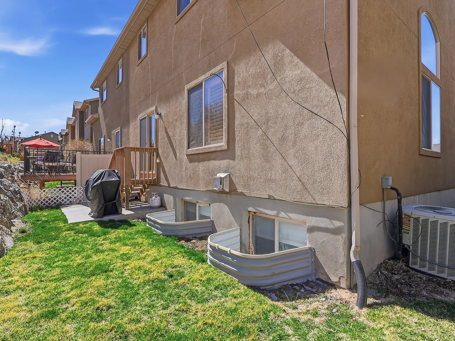 3 bed, 3.5 bath, 2212 sqft, $2,200 — Photo 3