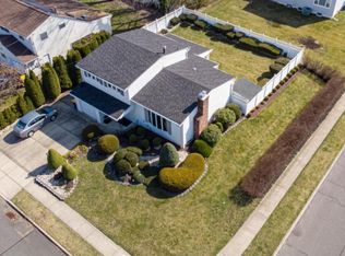 93 Woodview Dr, Old Bridge, NJ 08857