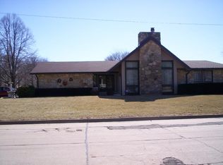 901 De Hoff Dr, Manhattan, KS 66502