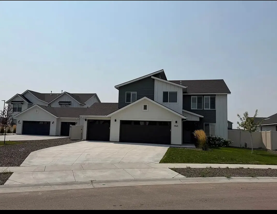 4 bed, 2.5 bath, 2332 sqft, $2,850 — Photo 2