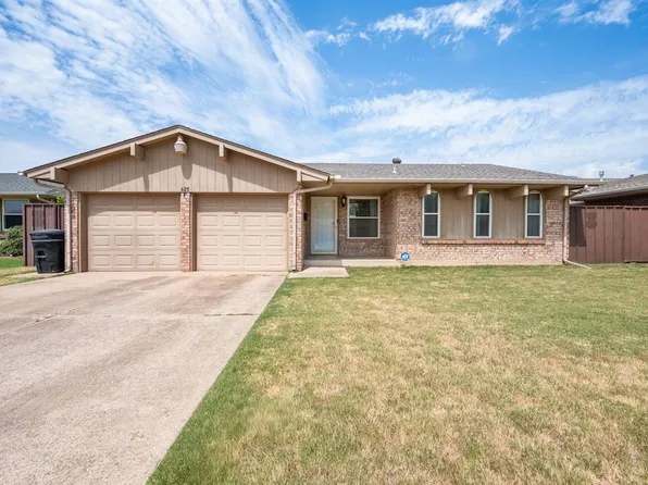 625 SW 9th St, Moore, OK 73160