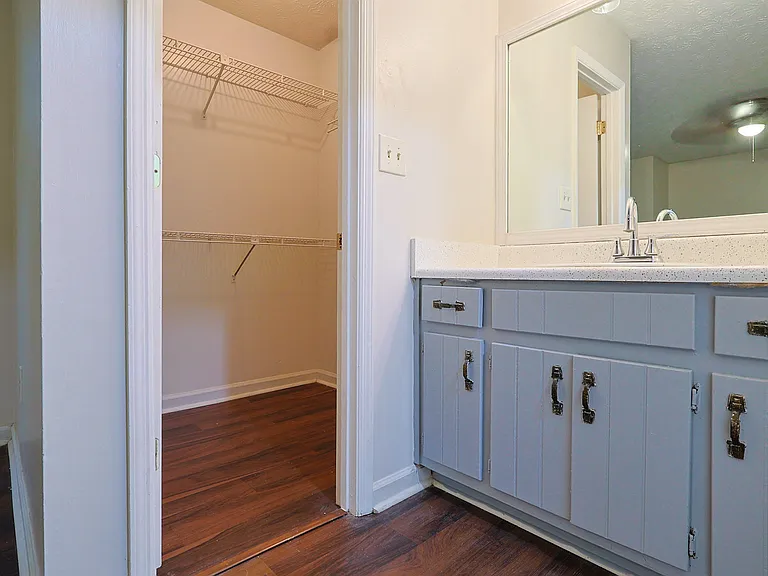 Bedroom 1, bedroom closet and Private Bathroom pic 4