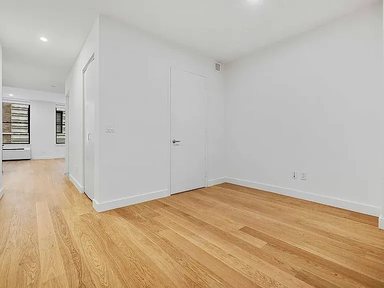 37 Wall St #11T — Photo 6