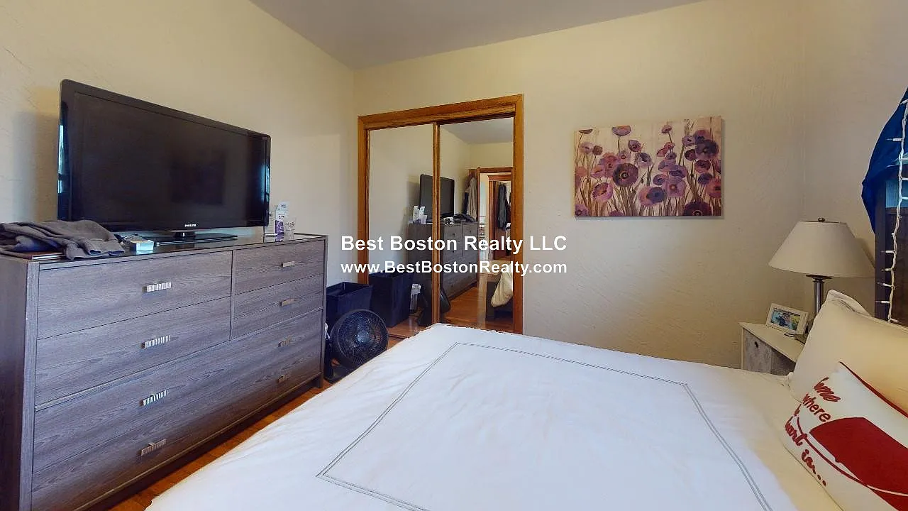 2 bed, 1.0 bath, 1200 sqft, $2,800 — Photo 2