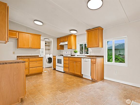 5th image of 517 1st Avenue E