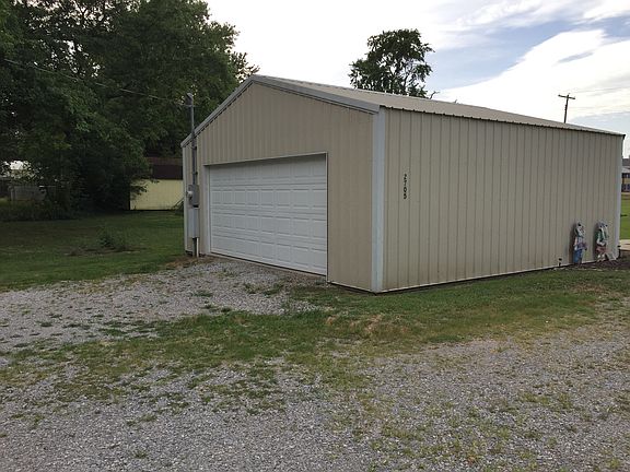 4th image of 2705 Saline Ave