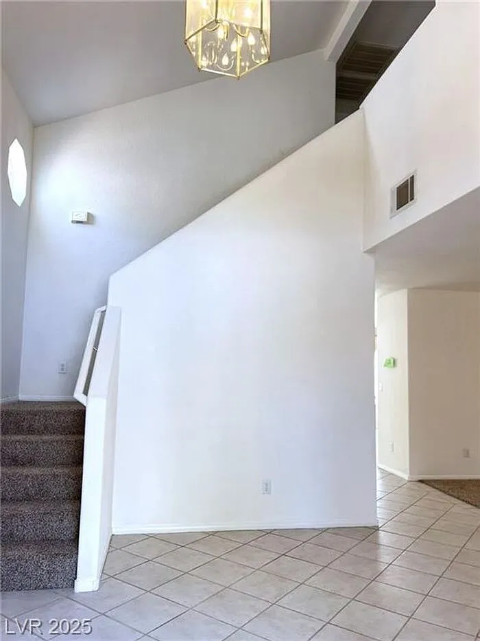 3 bed, 2.5 bath, 1870 sqft, $2,137 — Photo 3