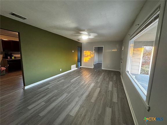 4th image of 602 W Avenue B