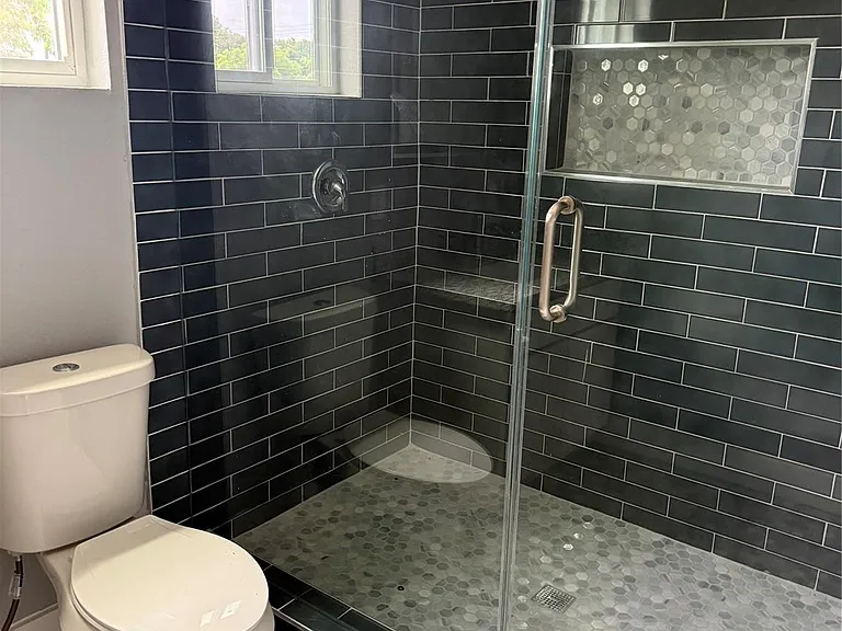 515 Caplin St — Photo 7