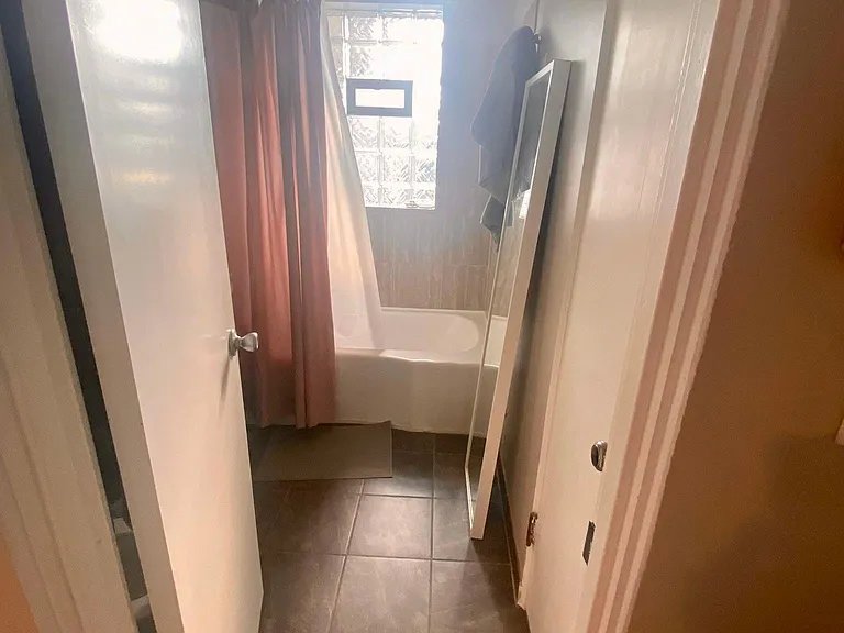 1015 N Main St — Photo 16