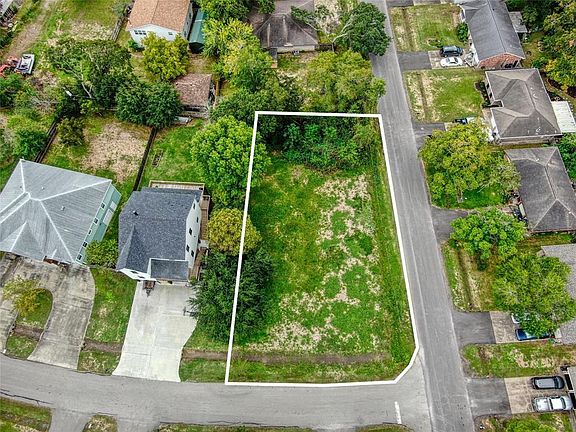 2nd image of 2213 Rimrock Dr