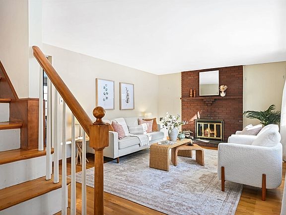 5th image of 48 Grapevine Ave