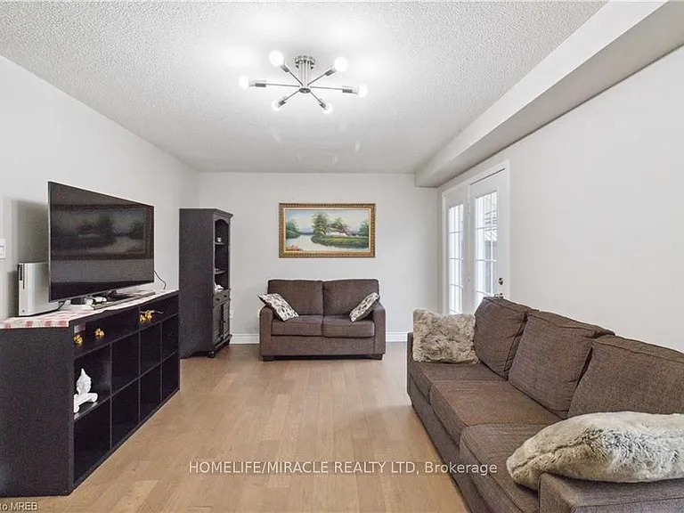 2245 Pathfinder Dr — Photo 15