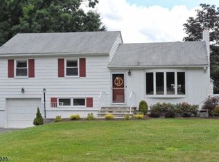 38 Locust Dr, Morris Plains, NJ 07950