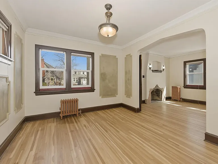 221 Snelling Ave — Photo 11