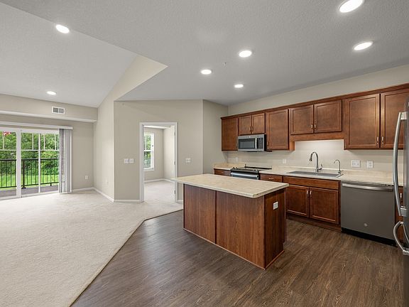 3rd image of 1427 34th Ave SW #220