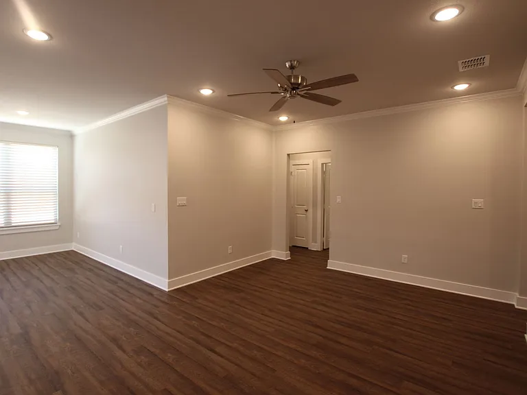 727 Freedom Way — Photo 12