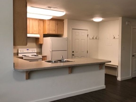 5th image of 592 Monroe St APT 201