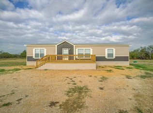 137 Cannon East Dr, Gonzales, TX 78629