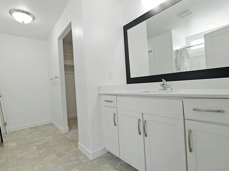 506 S Highpoint Dr — Photo 10