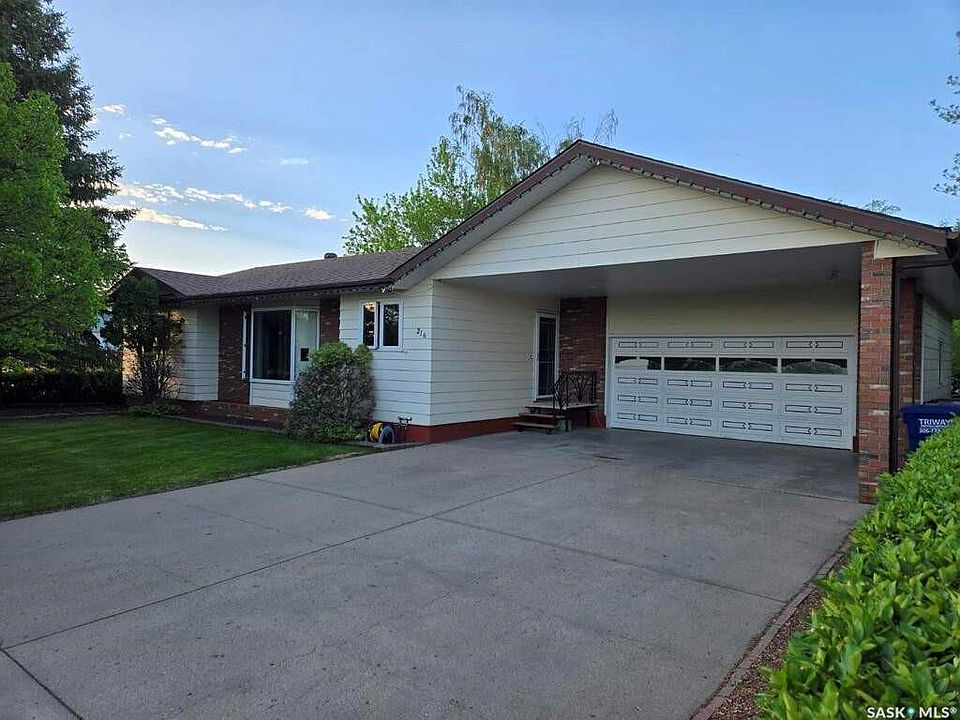 1st image of 216 3rd AVENUE E