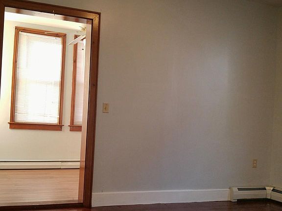 5th image of 136 Oxford St #1