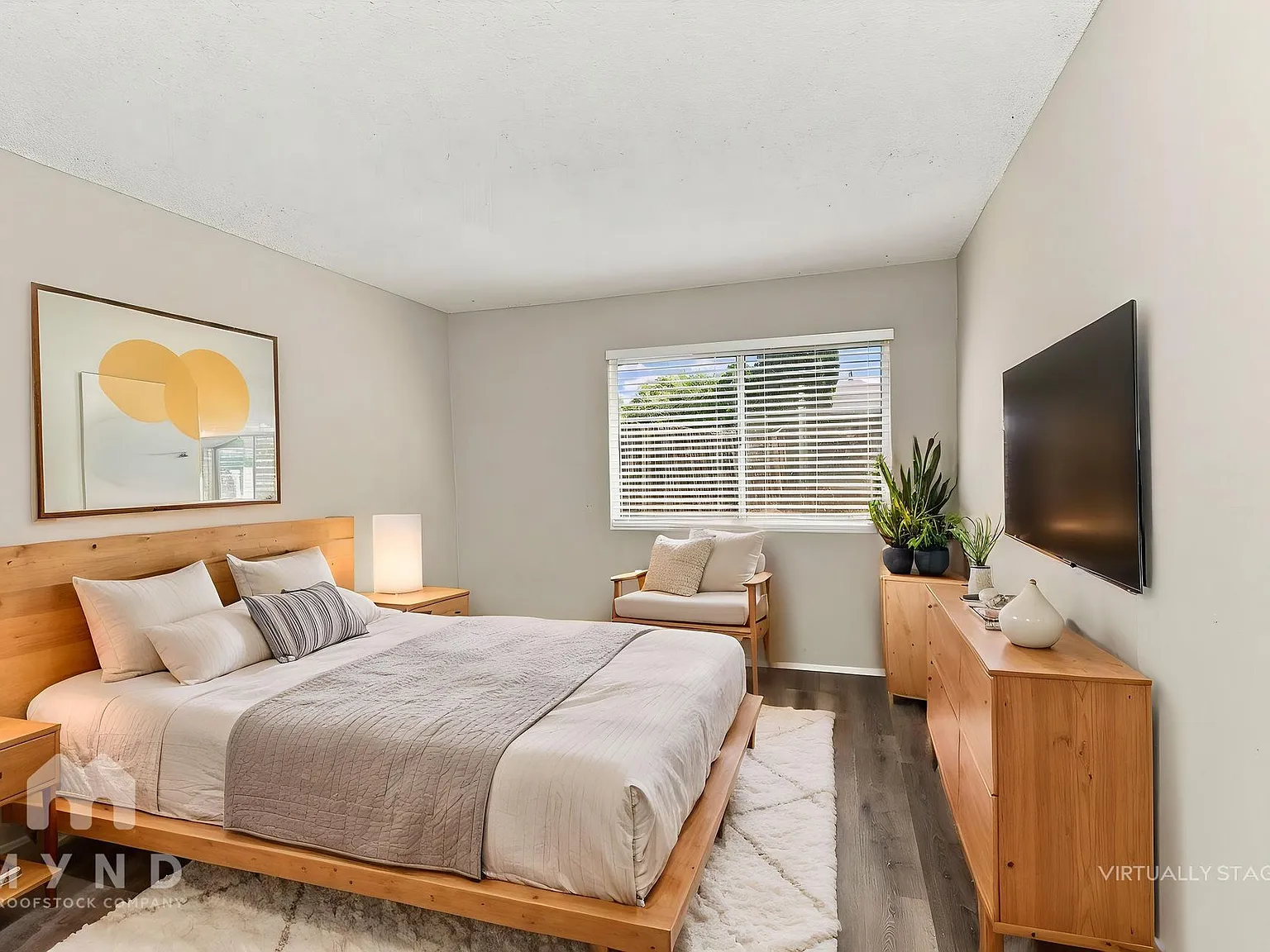 3 bed, 2.0 bath, 1058 sqft, $3,244 — Photo 4
