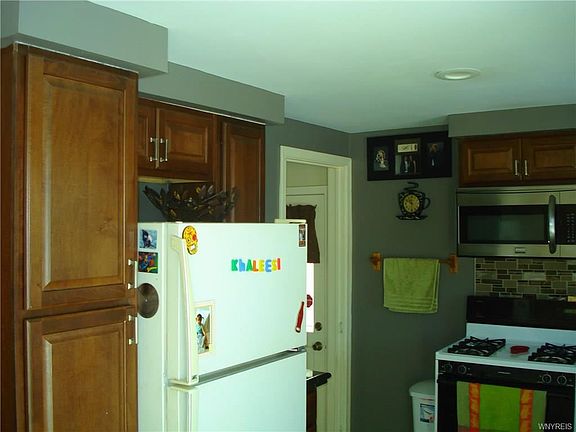 4th image of 149 Bering Ave