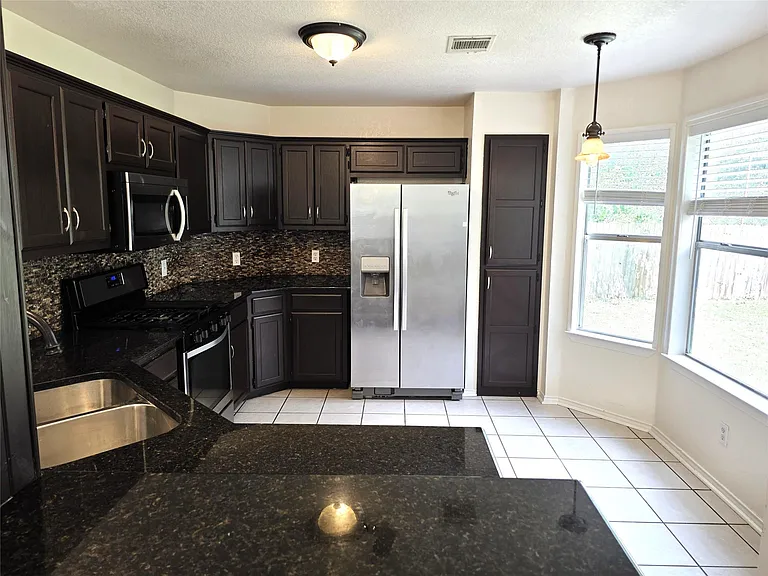 1600 Hollow Tree Blvd — Photo 9