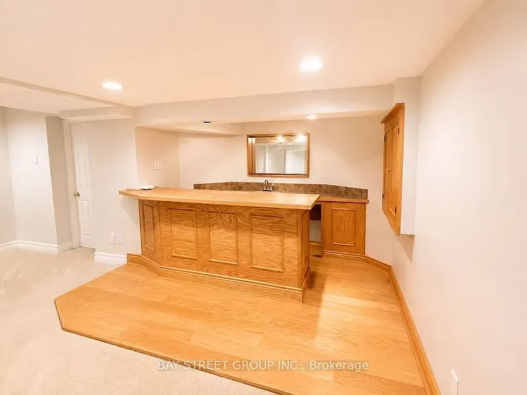 1054 Chateau Ct — Photo 37