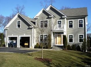 530 Unquowa Rd, Fairfield, CT 06824