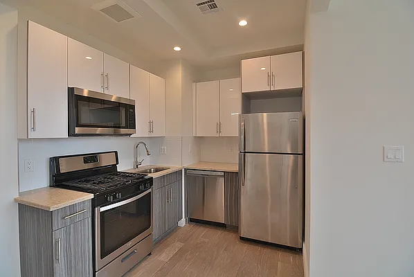 Rented by Hagstrom Management Inc | media 19