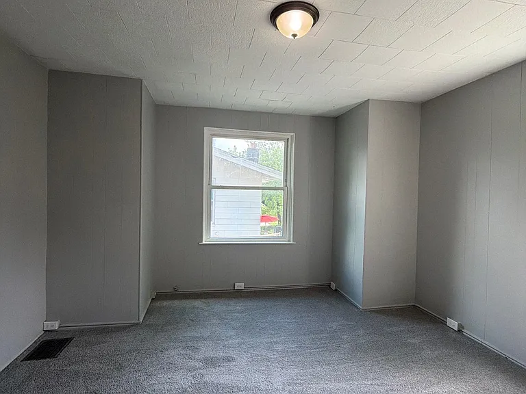 943 Rosemont Ave — Photo 12