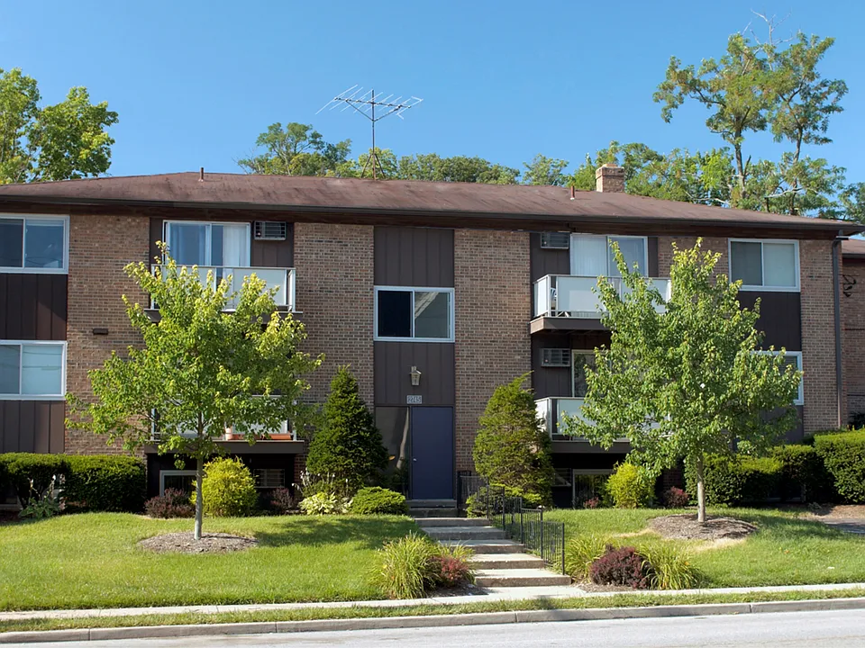 2745 Observatory Ave #11