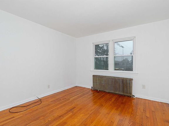 4th image of 17 College Ave Floor 2