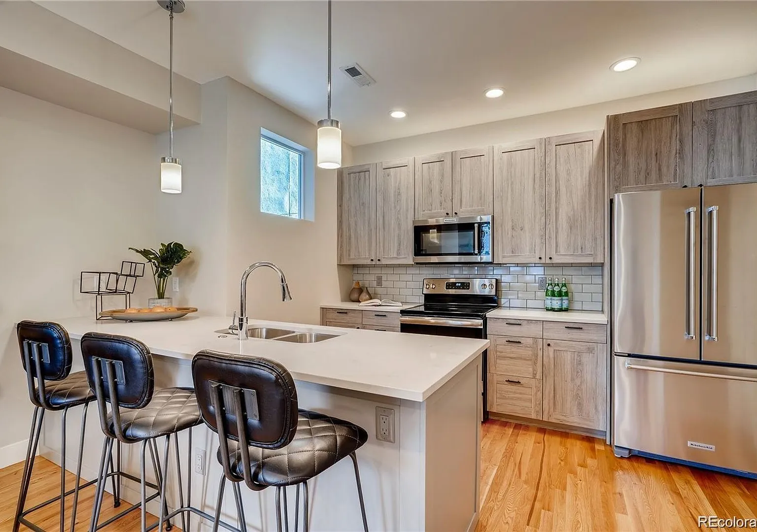 1737 Irving St - RA — Photo 2