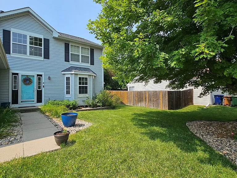 2930 Blackhawk Dr — Photo 2