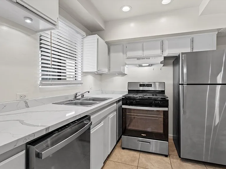 1635 West Blvd #2 — Photo 13