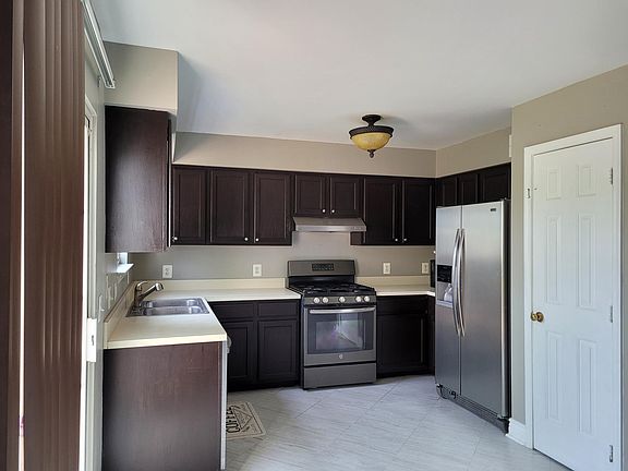 5th image of 317 Independence Dr