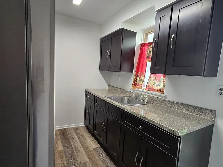 1351 Christian St — Photo 2