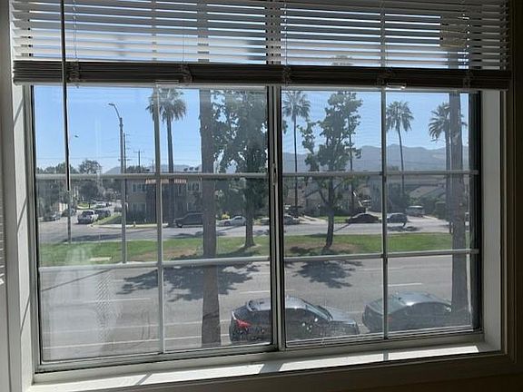 View of Glenoaks Blvd.