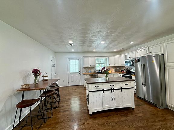 5th image of 3536 Bradshaw Rd