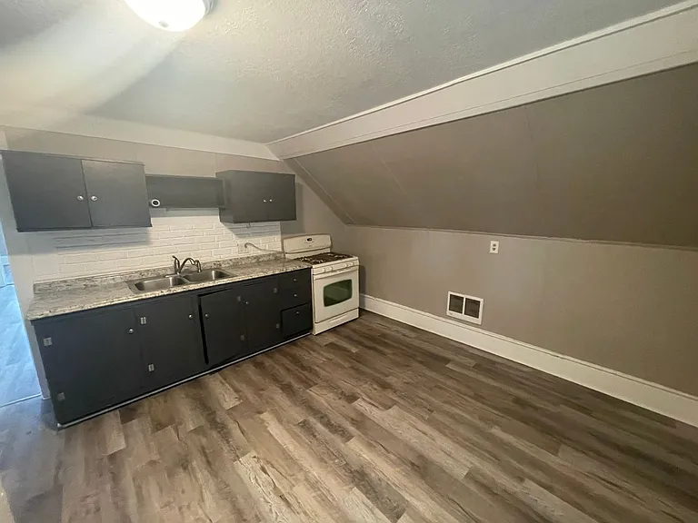 1211 Otter Ave — Photo 2