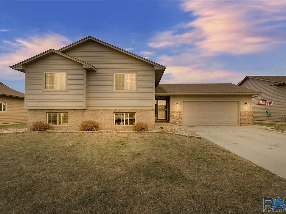1st image of 705 Honeysuckle Dr
