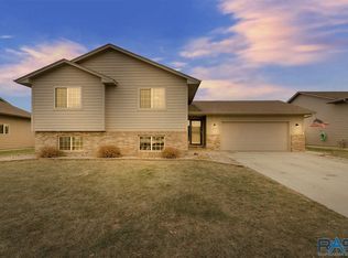 705 Honeysuckle Dr, Harrisburg, SD 57032