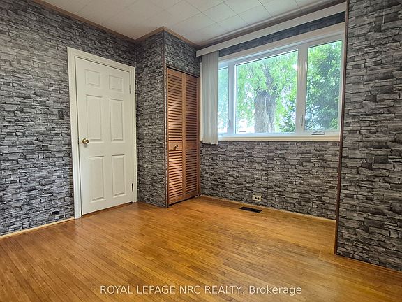 5th image of 4593 Park St